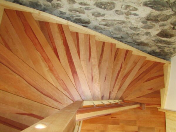 Treppentritte, Hobau, Schweiz, Birne, Platten, durgehende Lamellen, nachhaltig, Holzkonzept